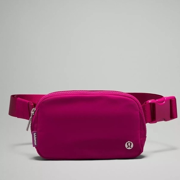 Lululemon Everywhere Belt Bag Wild Berry Magenta Crossbody EBB Bag Nwt - Picture 1 of 6